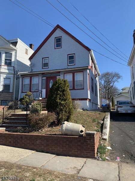 941 Chancellor Ave - Photo 1