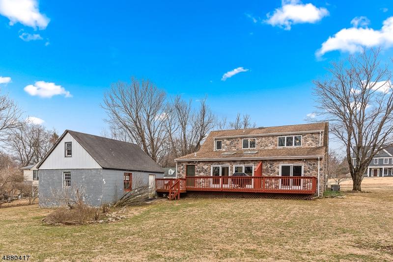 15 Hillcrest Ave - Photo 1