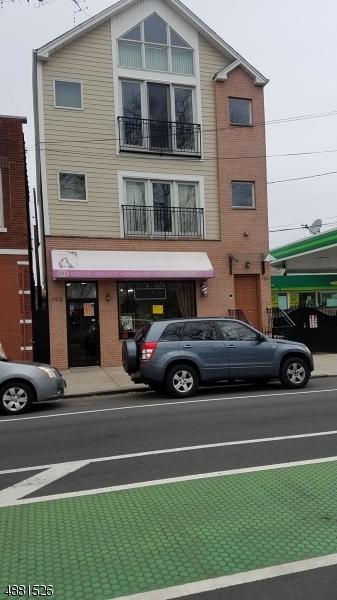 195 Adams St - Photo 1
