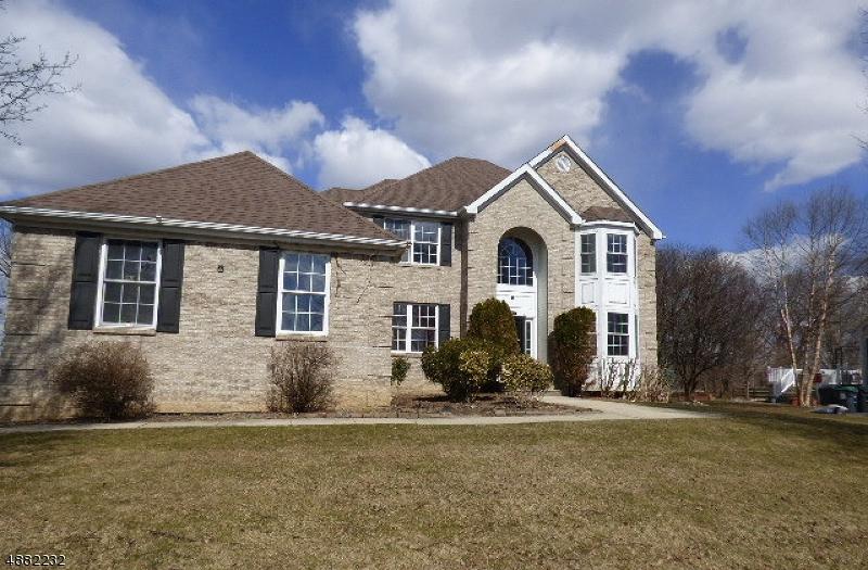 405 Maxwell Dr - Photo 1