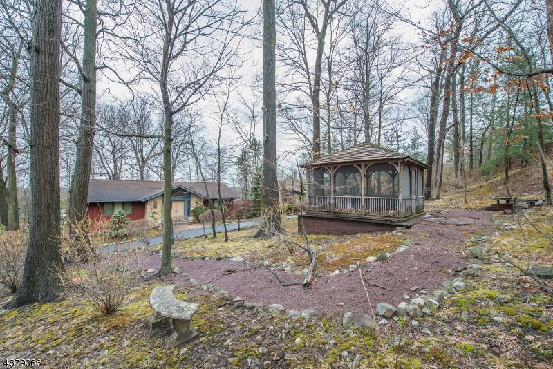 16 Vanderbilt Dr - Photo 1