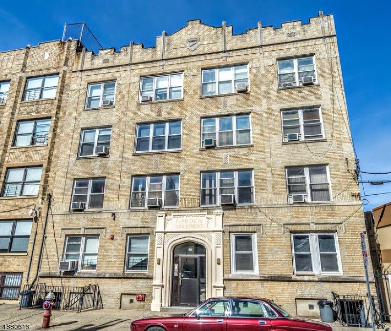 135 Van Wagenen Ave - Photo 1