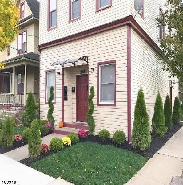 588 Argyle Ave - Photo 1