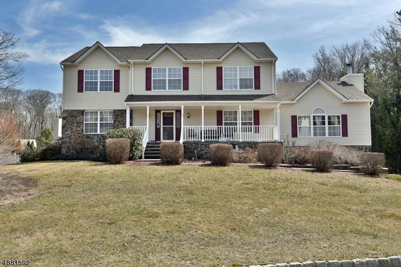 48 Cherbourg Dr - Photo 1