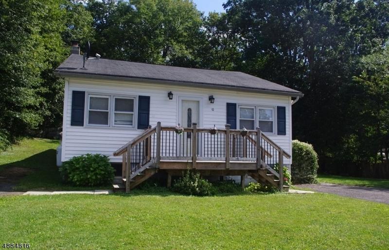 10 Hillcrest Avenue - Photo 1