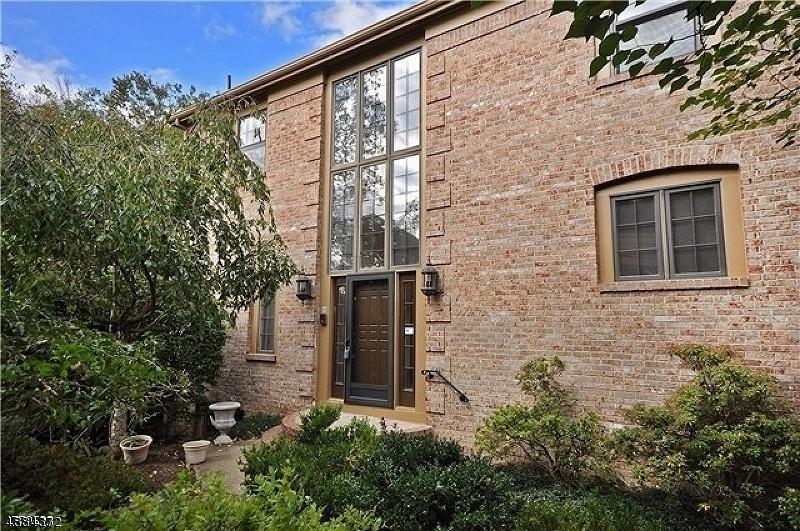 4 Dearburn Ct - Photo 1