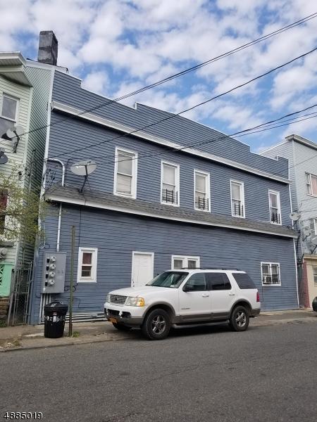 161 Lyon St - Photo 1