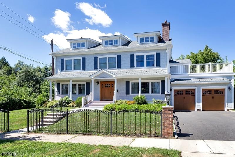 560 Washington St - Photo 1