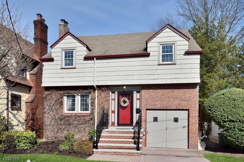 73 Hawthorne Avenue - Photo 1