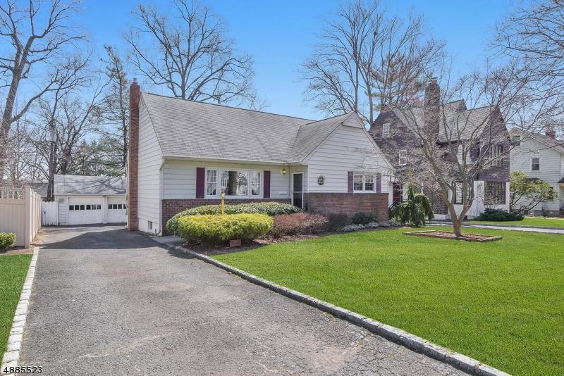 665 Ridgewood Ave - Photo 1