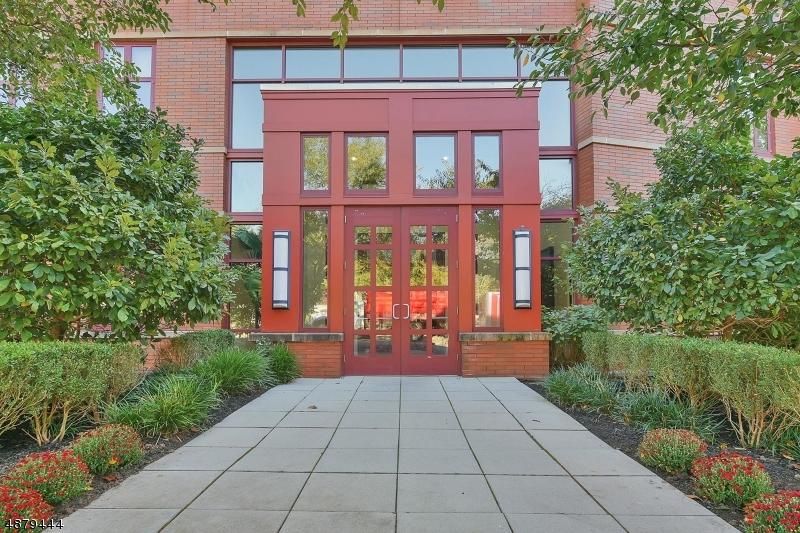 85 Park Ave Unit 103 - Photo 1