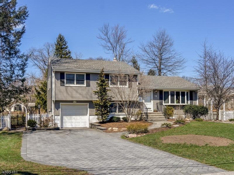 19 Tilghman Dr - Photo 1