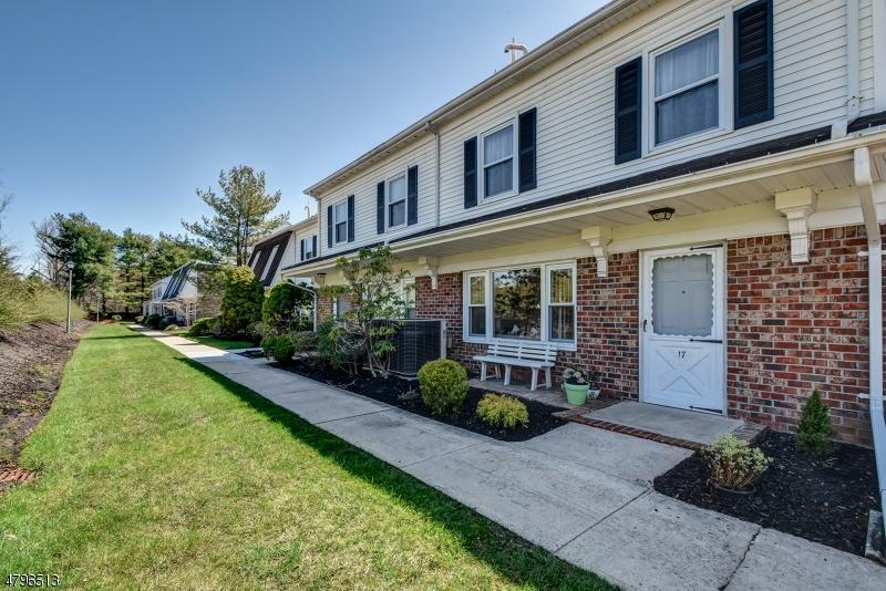 17 Burnham Vlg - Photo 1