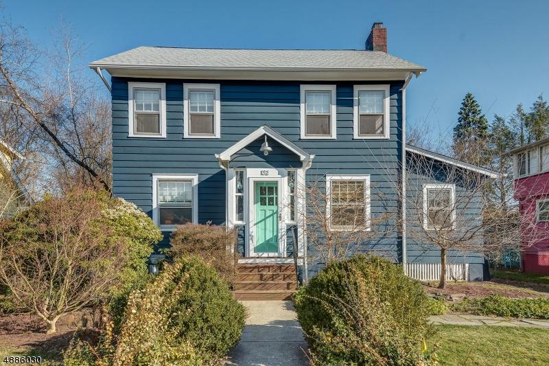 132 College Pl - Photo 1