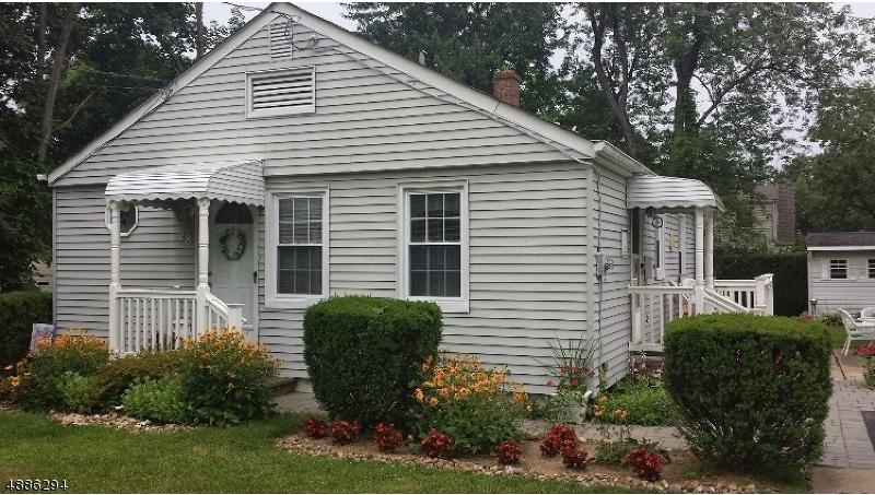 28 Cottage Pl - Photo 1