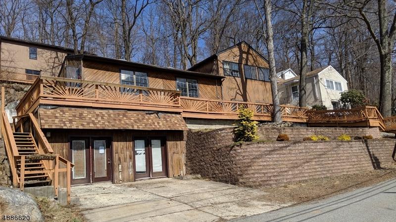 110 Hudson Ave - Photo 1