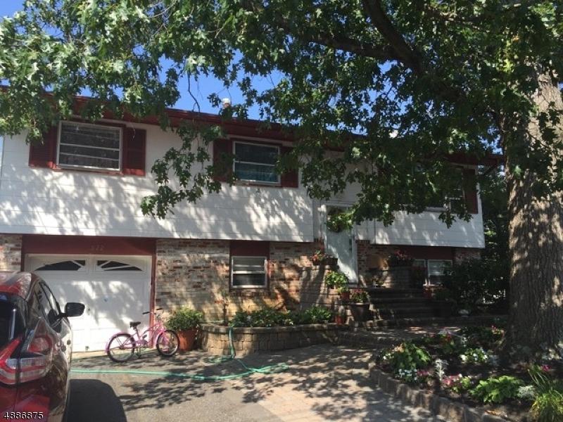 822 Warren St - Photo 1