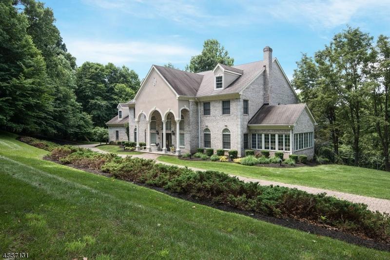 8 Beacon Hill Dr - Photo 1