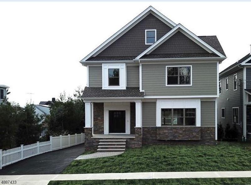 278 Carmita Ave - Photo 1