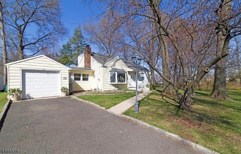 273 Plainfield Ave - Photo 1