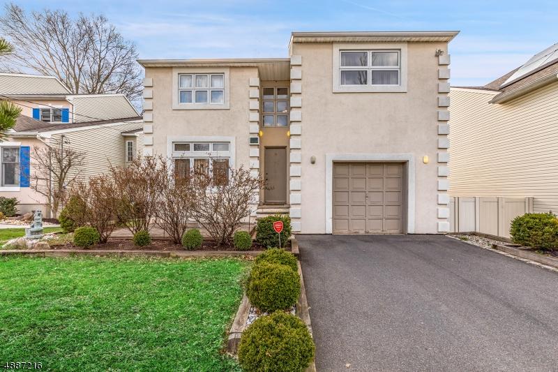 27 Vernon Ave - Photo 1