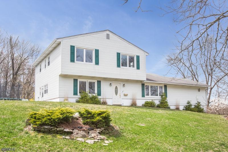 4 Aberdeen Ave - Photo 1