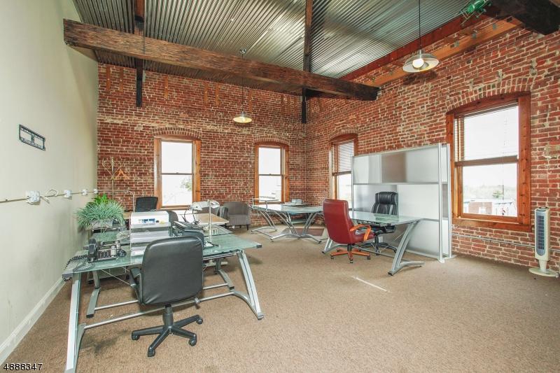 404 Main St - Photo 1