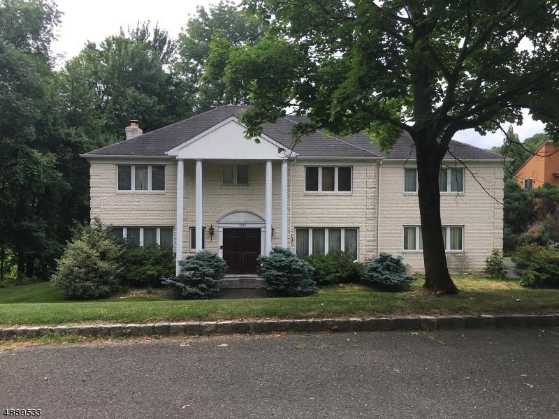 1601 Justin Pl - Photo 1