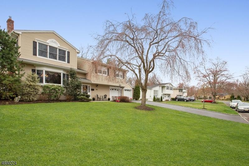 113 Evergreen - Photo 1