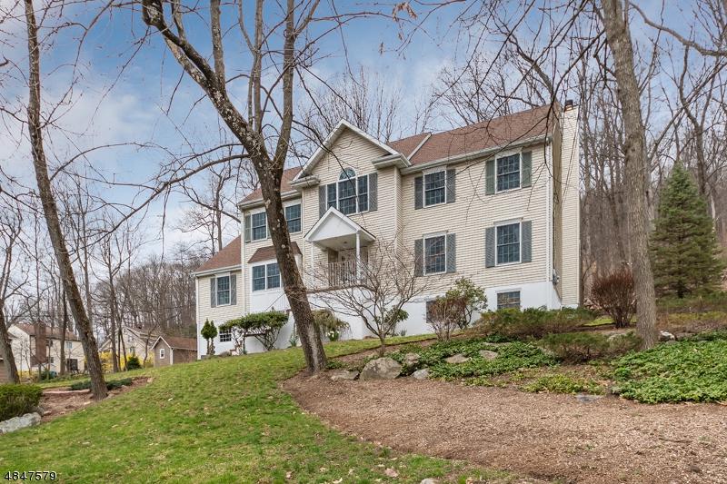 8 Laurel St - Photo 1