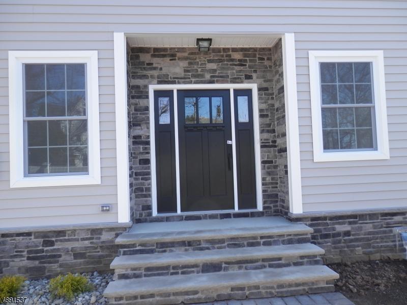29 Woodlawn Ave - Photo 1