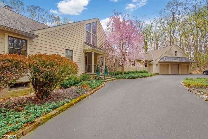 471 Sweet Hollow Rd - Photo 1
