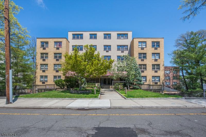 300 Lookout Ave - Photo 1