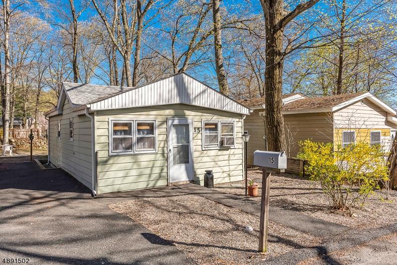 15 Amherst Way - Photo 1