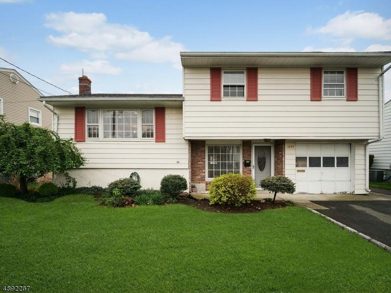 1035 Stuart Pl - Photo 1