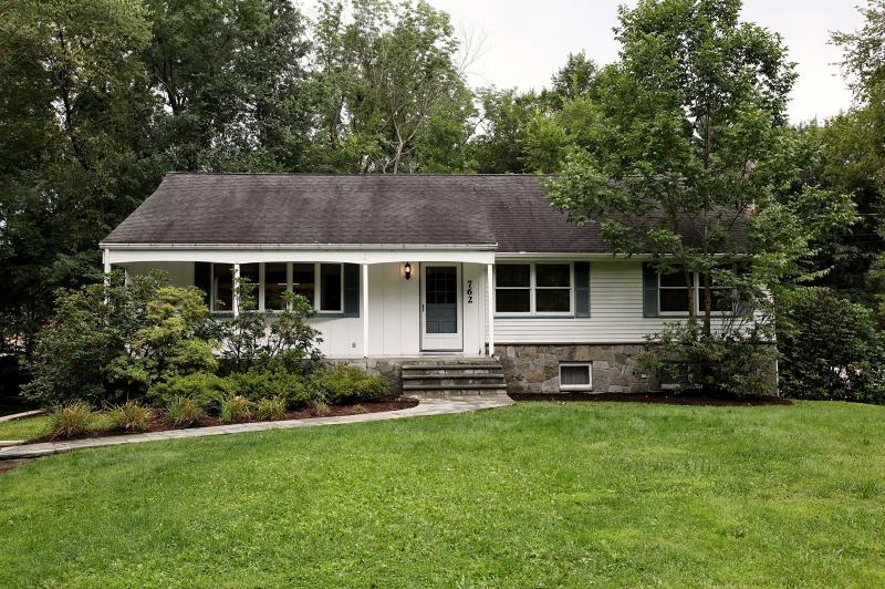 762 Linden Way - Photo 1