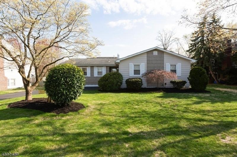 548 Center Ave - Photo 1