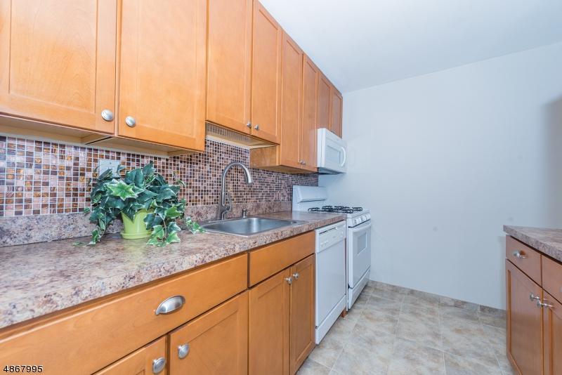 926 Bloomfield Ave - Photo 1