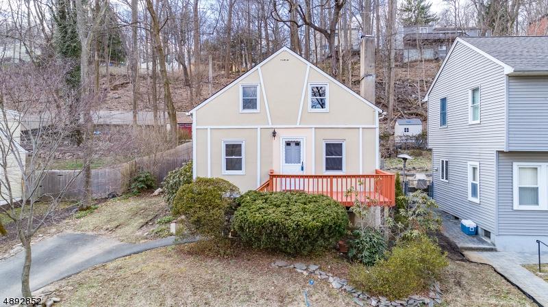 16 Claude Ave - Photo 1