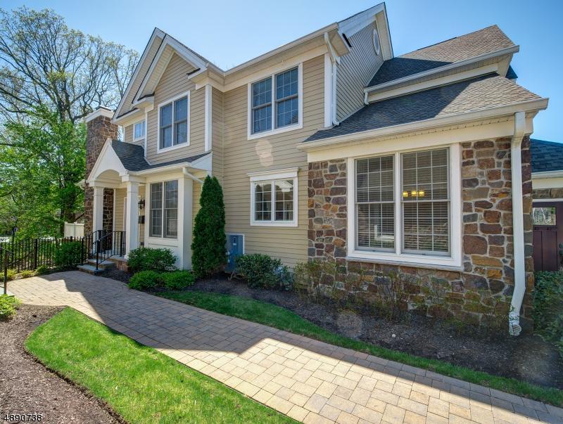 49 Woodstone Cir - Photo 1
