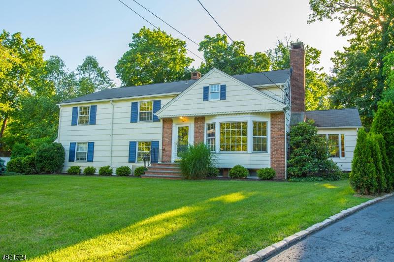 8 Carteret Ct - Photo 1