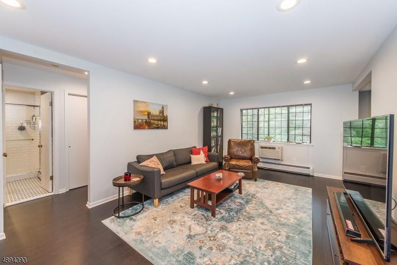 2 Avon Ct - Photo 1