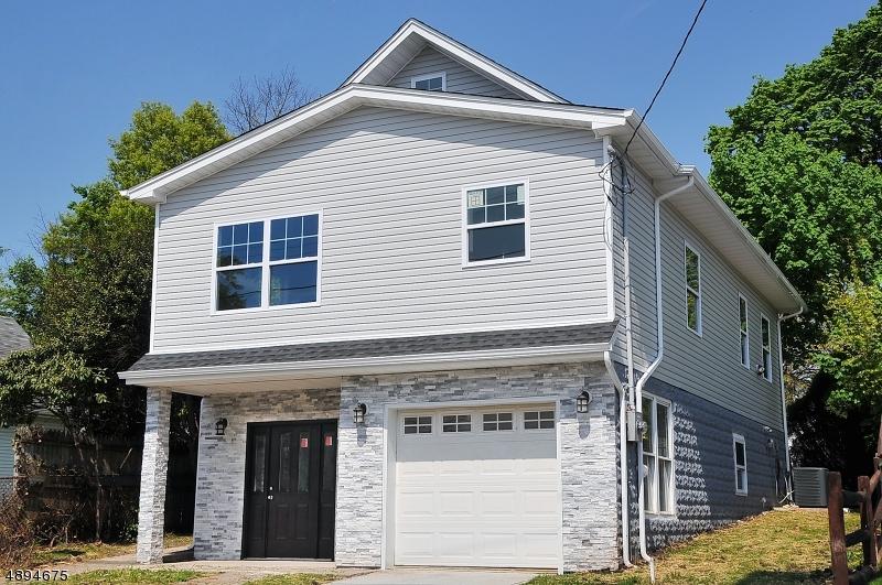 2045 Caroline Ave - Photo 1