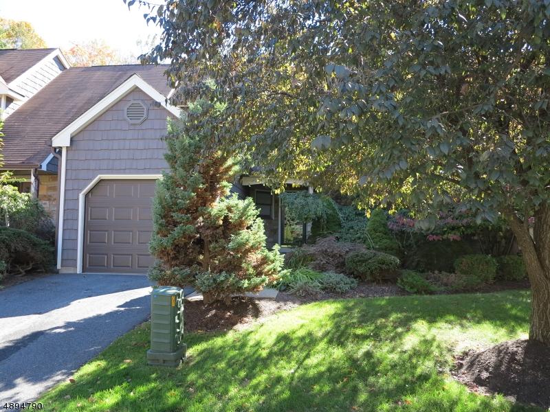 208 Goldfinch Ct - Photo 1