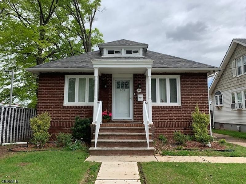 933 Ainsworth St - Photo 1