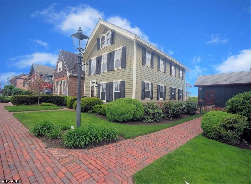 19 Murray Hill Sq - Photo 1
