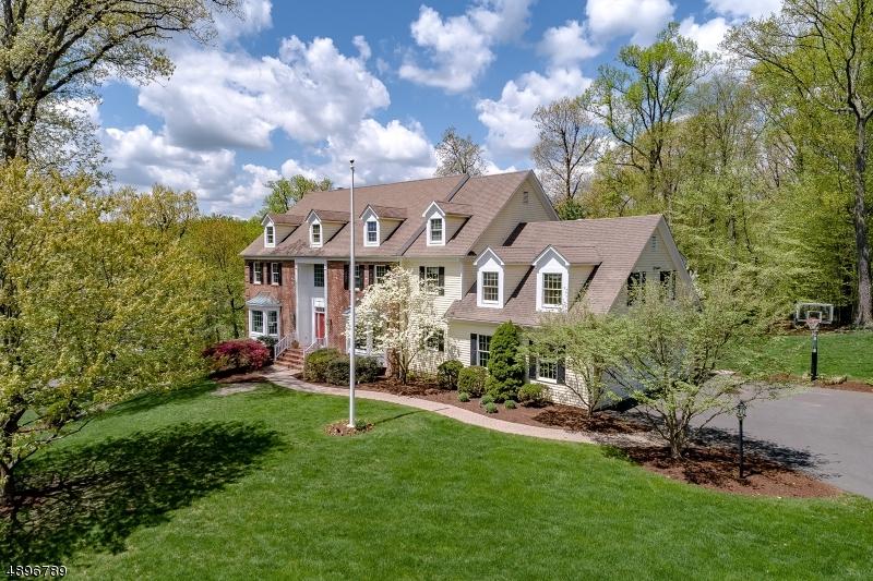 20 Laurelwood Dr - Photo 1