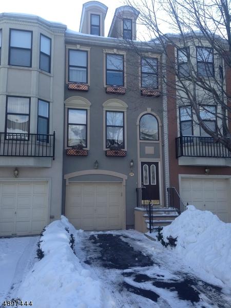 421 Hartford Dr - Photo 1