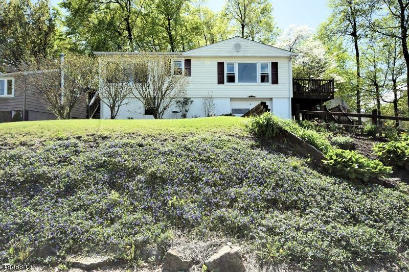 10 Lakeview Dr - Photo 1