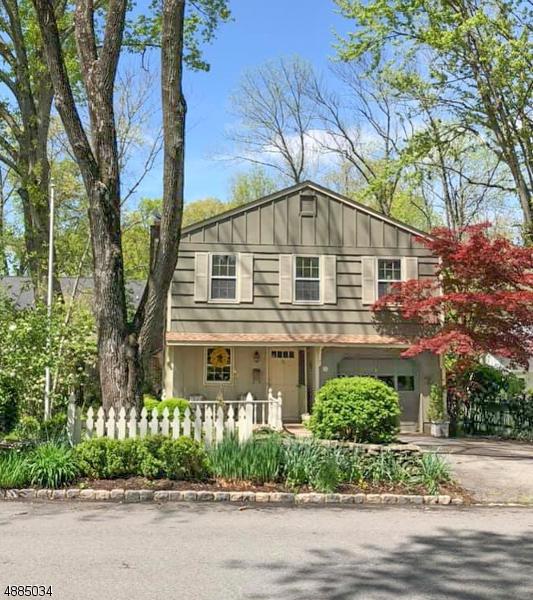 4 Maple Ave - Photo 1